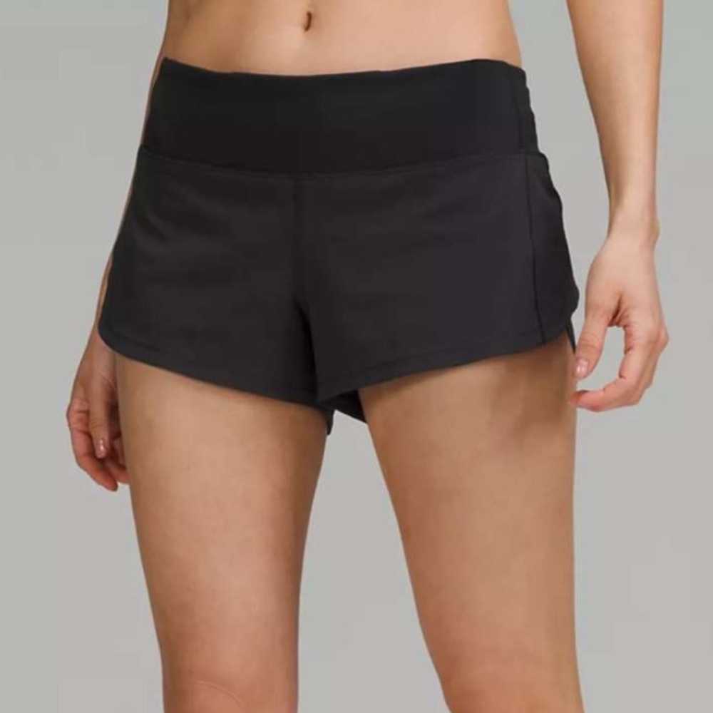 LULULEMON size 4 2.5 inseam black speed up!